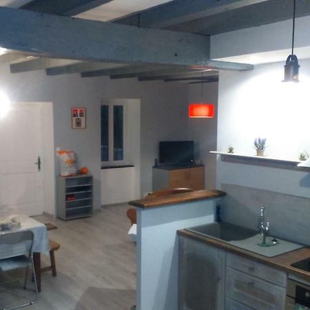 Maison A La Campagne Au Coeur Du Cantal Dept 15 Marmanhac Exterior foto