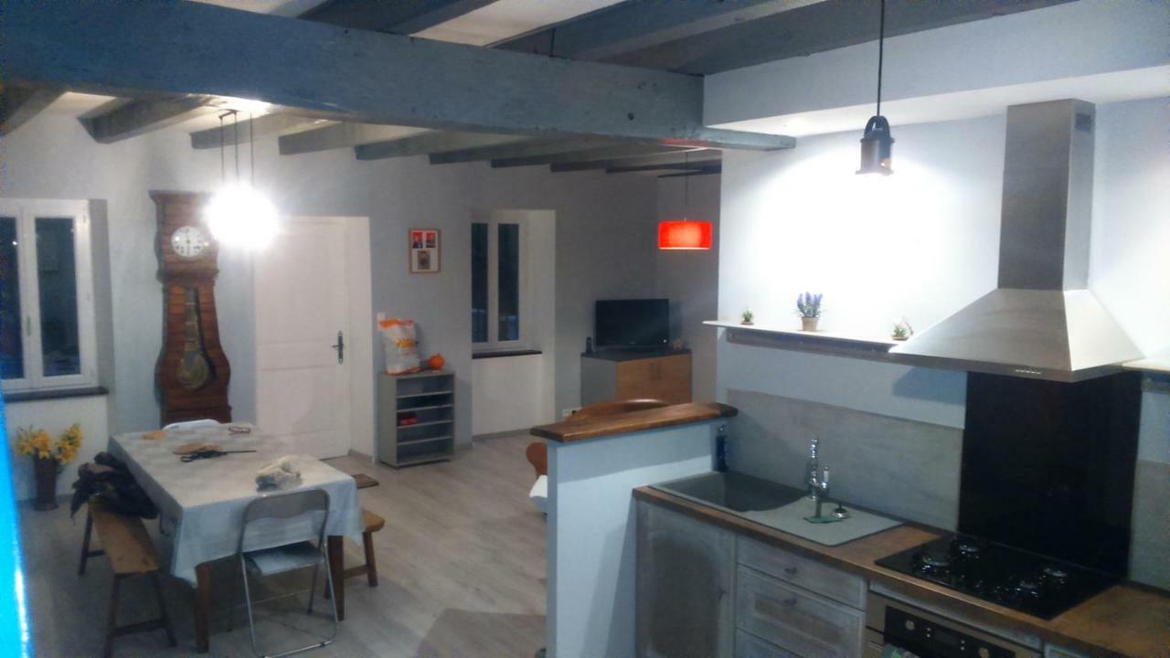Maison A La Campagne Au Coeur Du Cantal Dept 15 Marmanhac Exterior foto